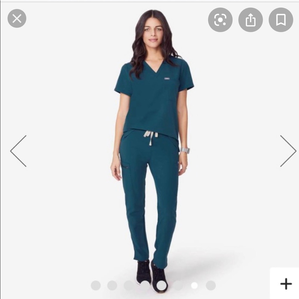 Figs scrubs. Worn 3 times. Paid 100$ for these ..
